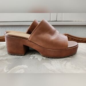 Crown Vintage platform sandals